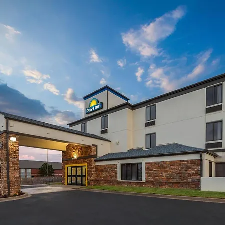 Days Inn By Wyndham Tulsa Central